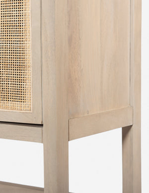Hannah Cabinet, Natural