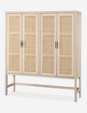 Hannah Cabinet, Natural