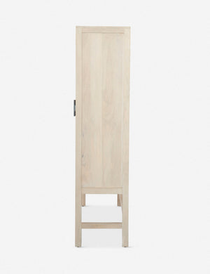 Hannah Cabinet, Natural