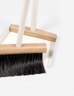 Mr. and Mrs. Clink Complet Dustpan, Cream
